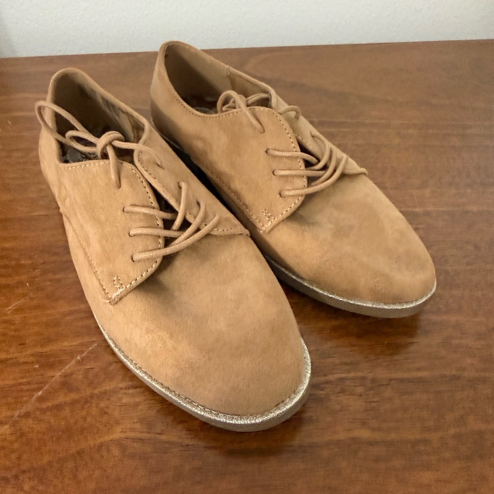 Classic Tan Women’s Shoes